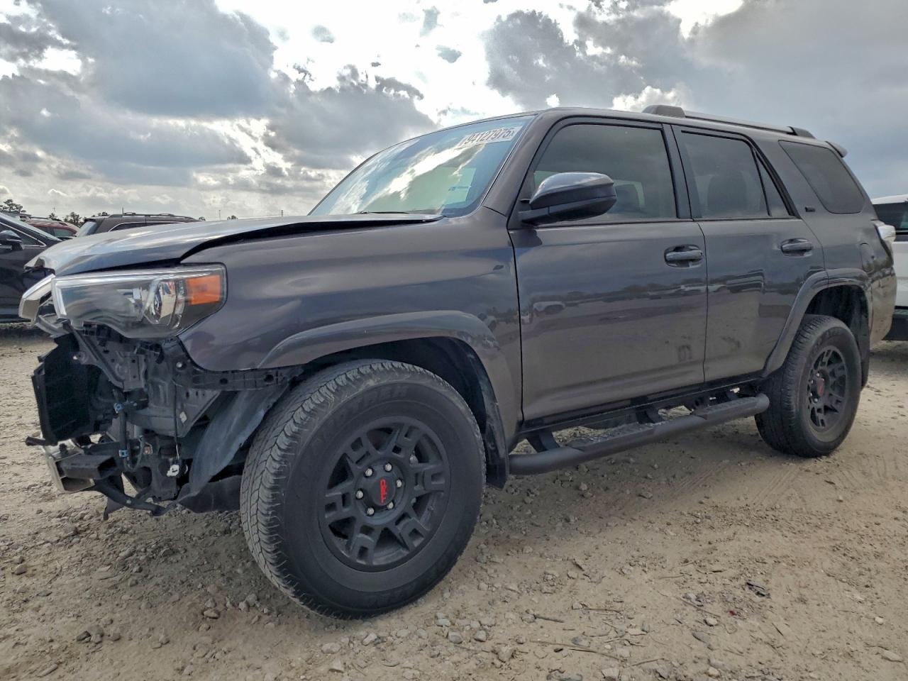 2023 Toyota 4Runner SR5, VIN JTEEU5JR0P5302904 — Front end