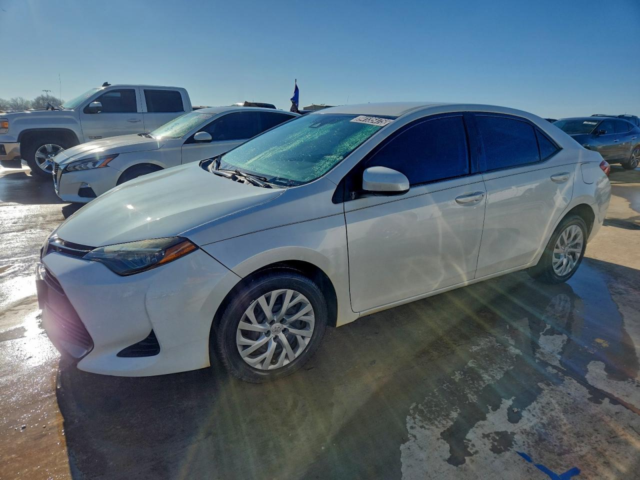 2018 Toyota Corolla LE, VIN 5YFBURHE8JP793377 — Front end