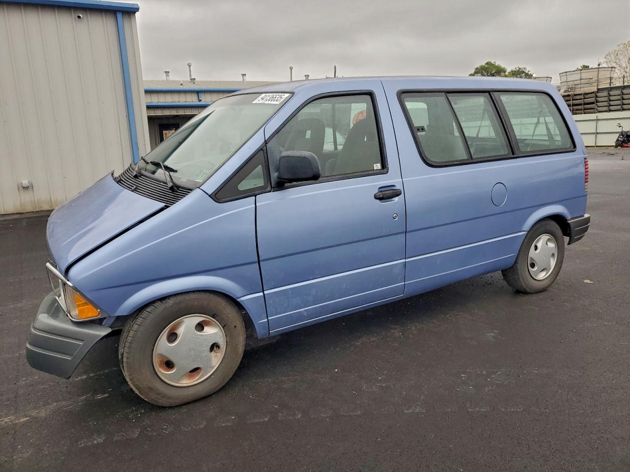 1997 Ford Aerostar, VIN 1FMCA11U8VZC13990 — Front end