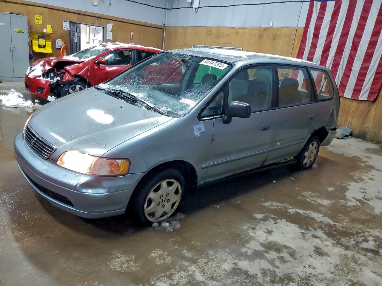 1995 Honda Odyssey EX, VIN JHMRA1879SC019545 — Rear end