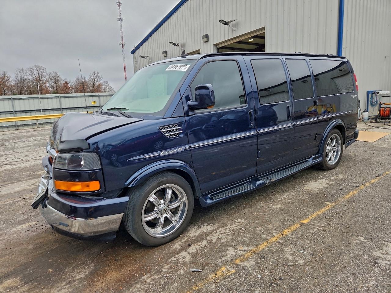 2010 GMC Savana Cargo YF7 Upfitter, VIN 1GDUGEB46A1104333 — Front end