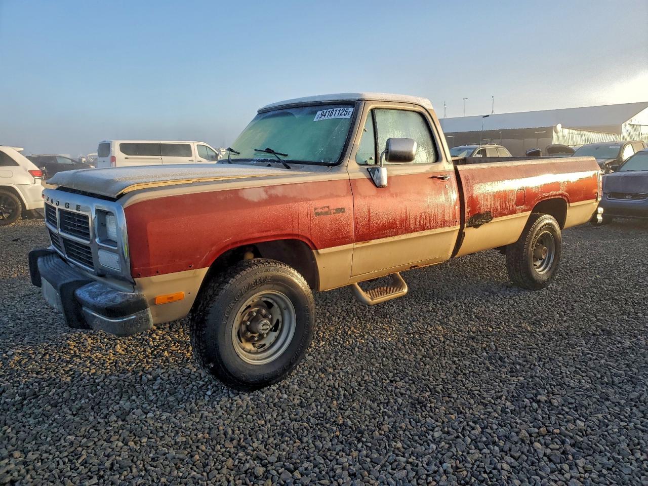 1992 Dodge D/W 250, VIN 1B7JM26Z3NS542182 — Front end