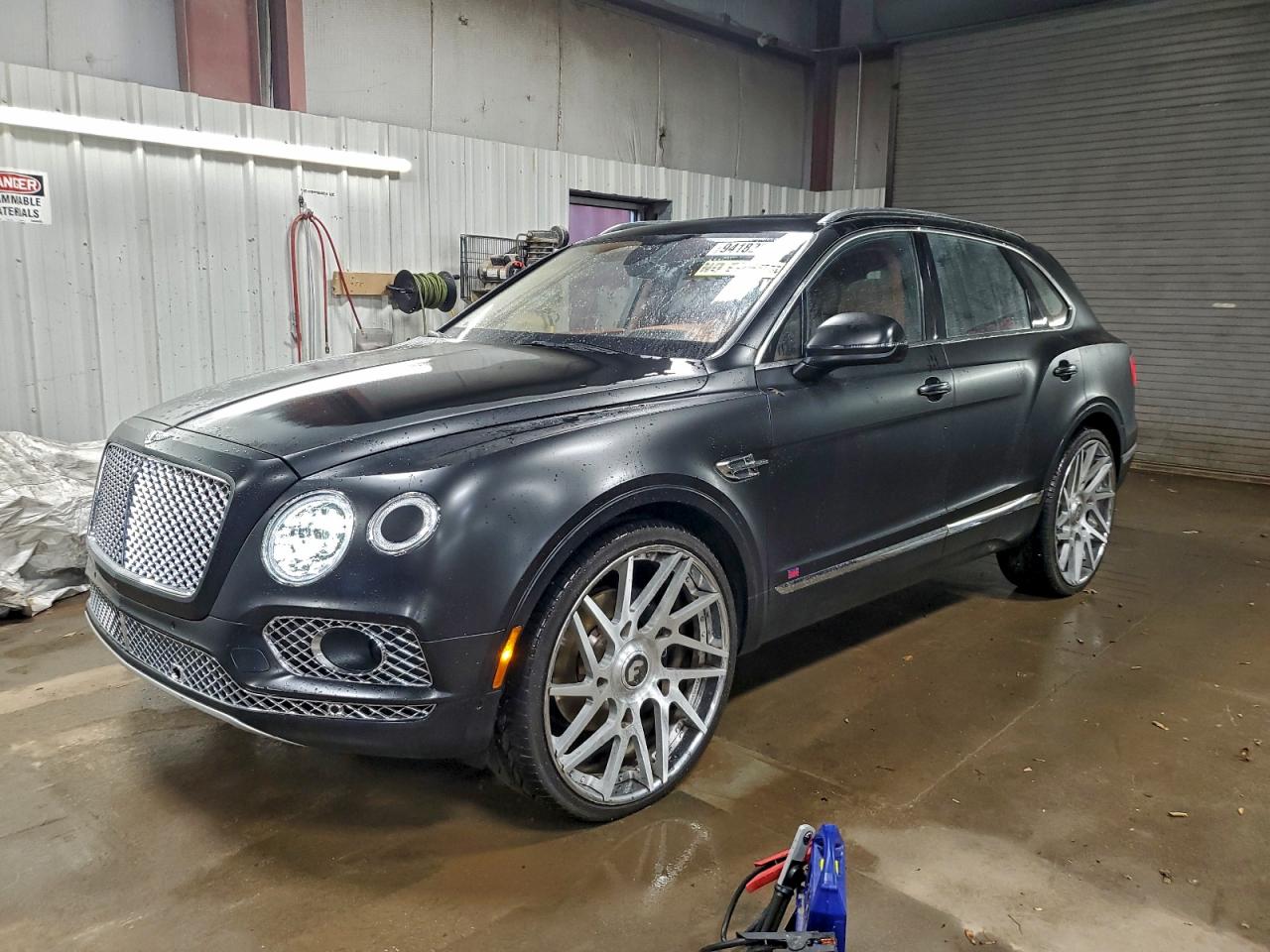 2017 Bentley Bentayga W12, VIN SJAAC2ZV9HC012682 — Механическое