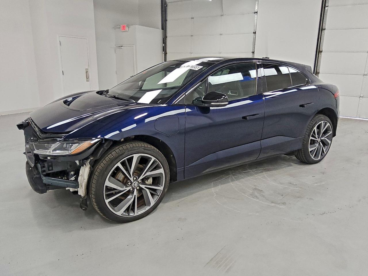 2024 Jaguar I-Pace R-Dynamic HSE, VIN SADHM2S12R1632406 — Front end