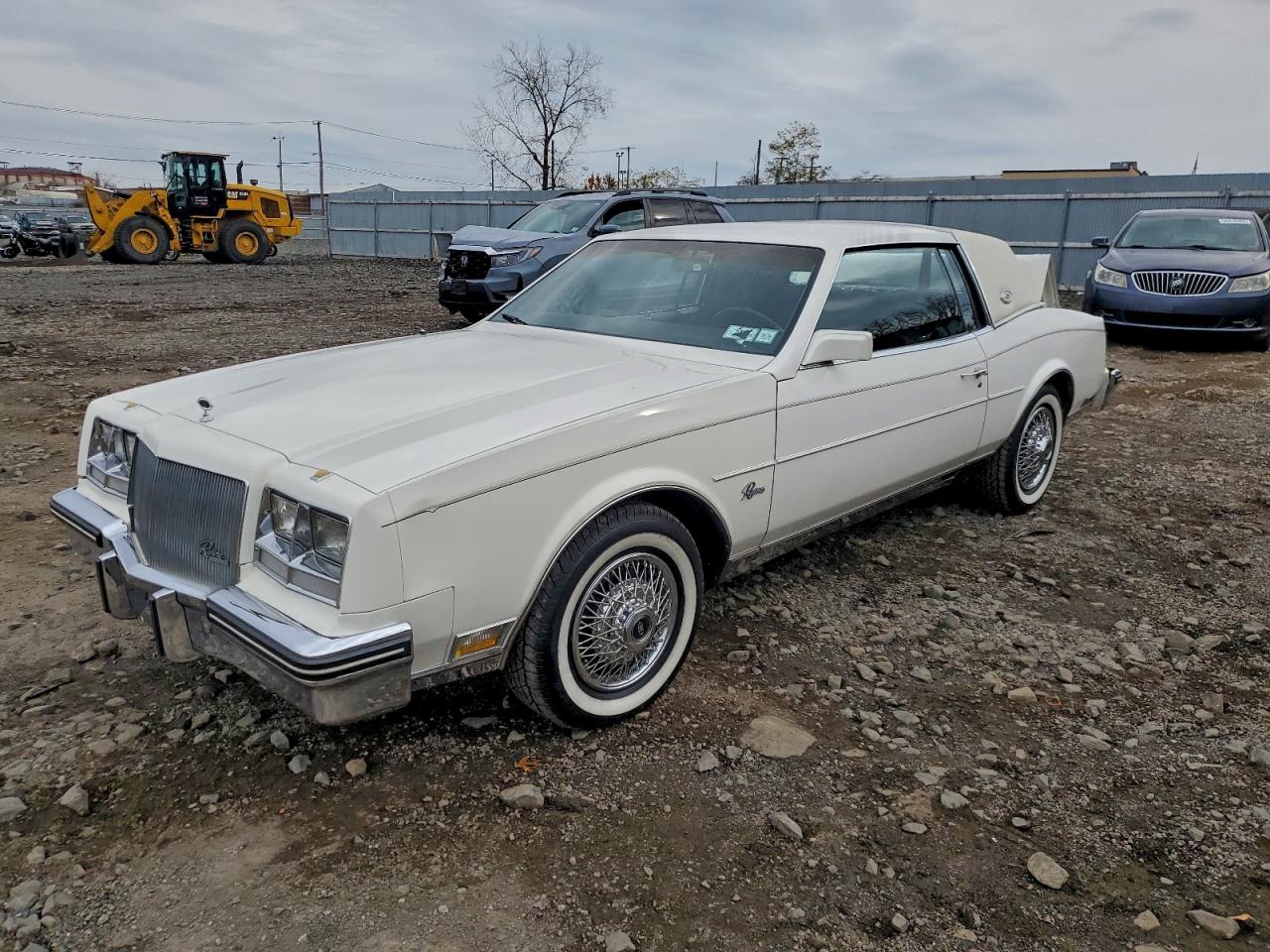 1985 Buick Riviera, VIN 1G4EZ57Y3FE410397 — Зад