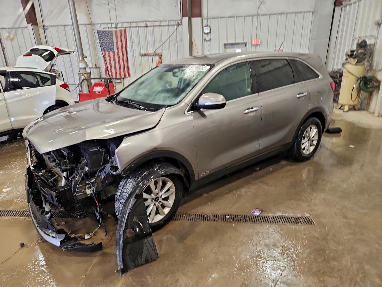 2019 Kia Sorento LX, VIN 5XYPGDA37KG524687 — Front end