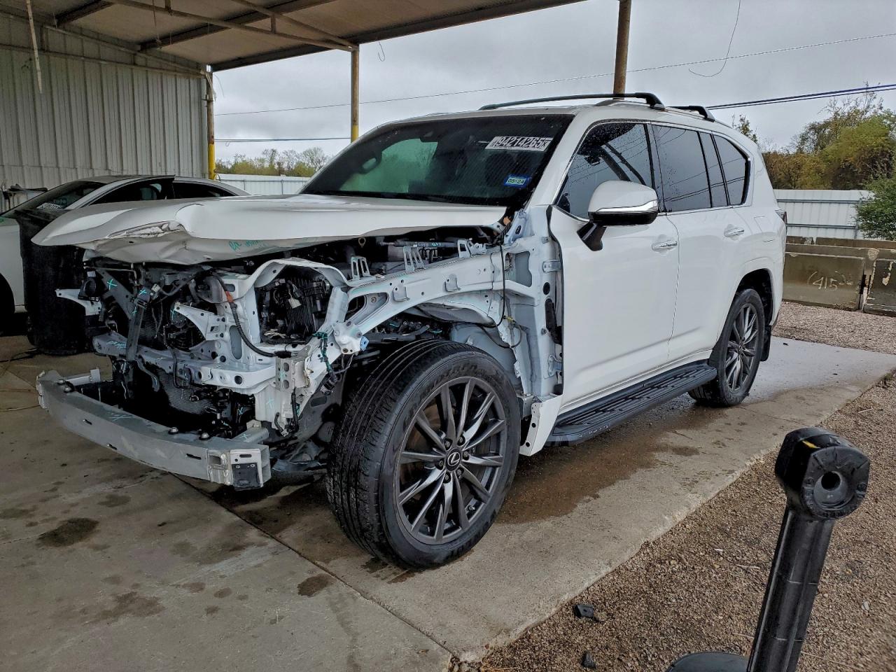 2022 Lexus LX 600 F Sport, VIN JTJMB7CX8N4004811 — Перед