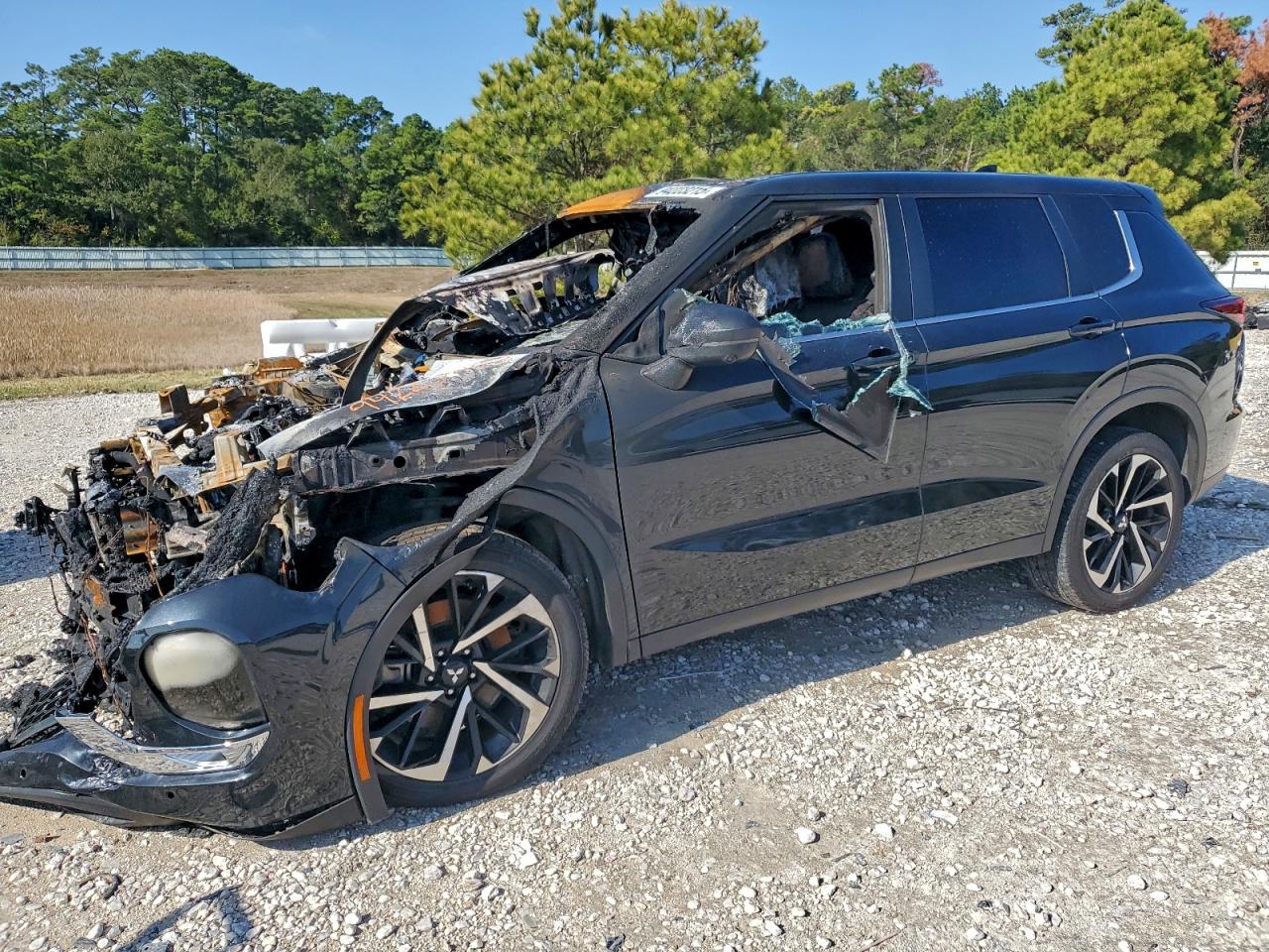 2024 Mitsubishi Outlander SE, VIN JA4J3VA88RZ041539 — Engine fire