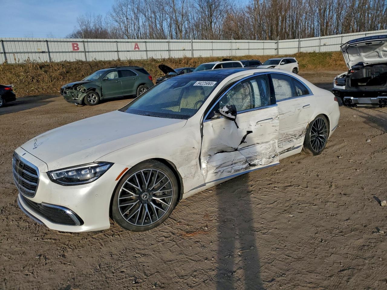 2022 Mercedes-Benz S 580, VIN W1K6G7GB2NA137163 — Side