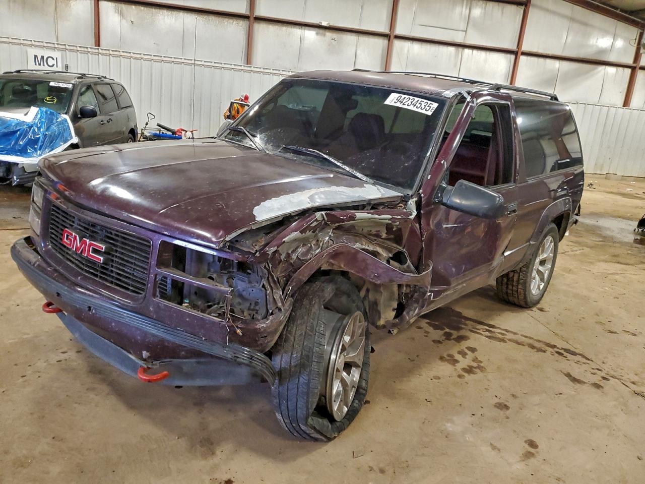1997 GMC Yukon, VIN 3GKEK18R1VG503018 — Front end