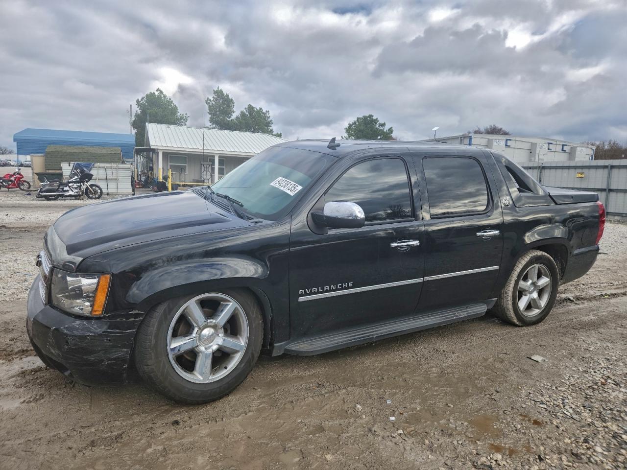 2013 Chevrolet Avalanche LTZ, VIN 3GNTKGE76DG102739 — Front end