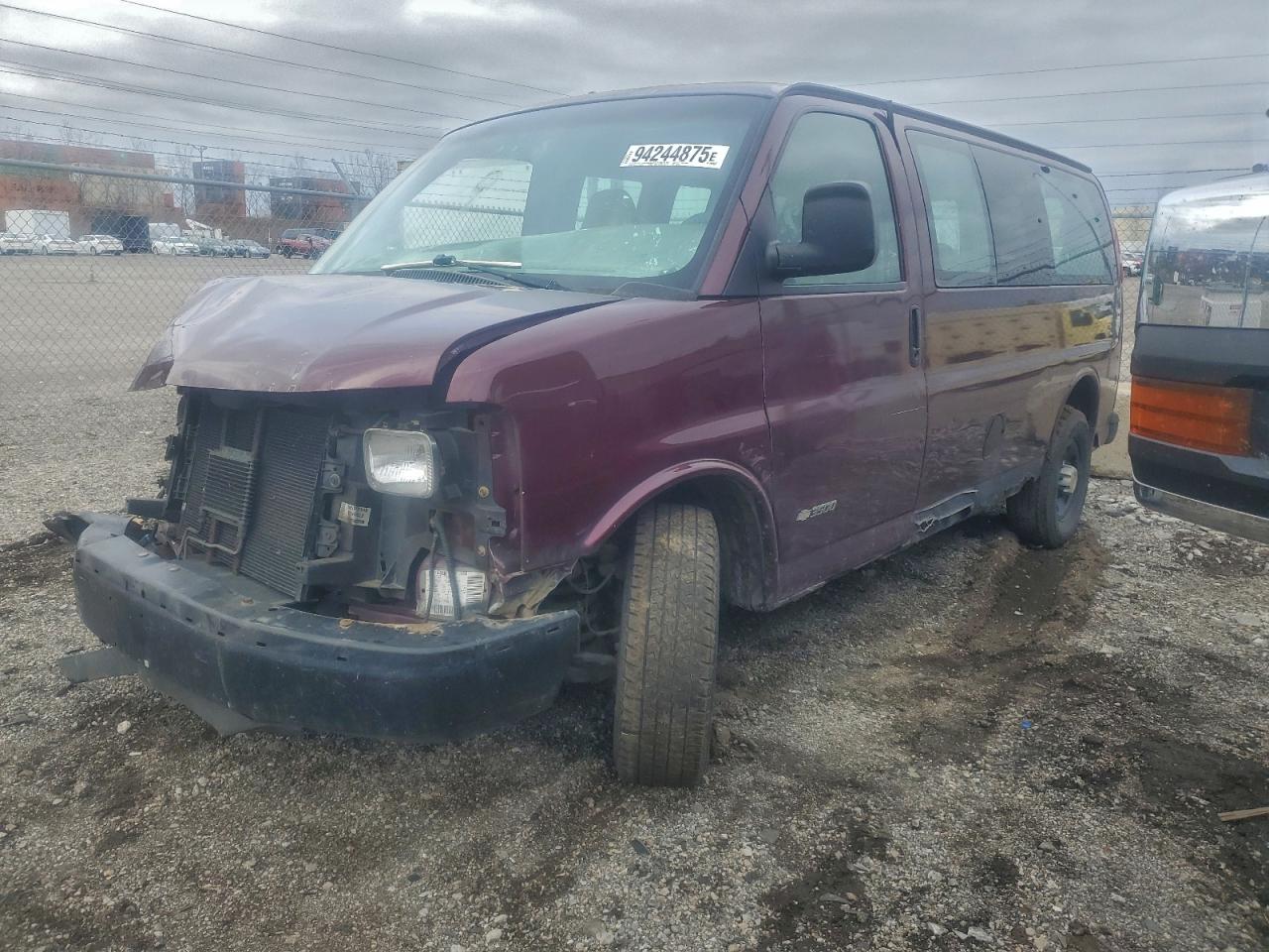 2003 Chevrolet Express Passenger, VIN 1GAHG35UX31226159 — Front end