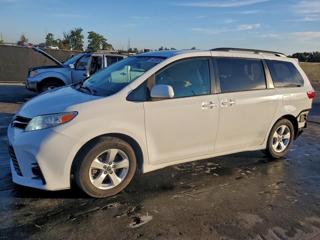 2020 Toyota Sienna LE, VIN 5TDKZ3DC2LS070718 — Rear end