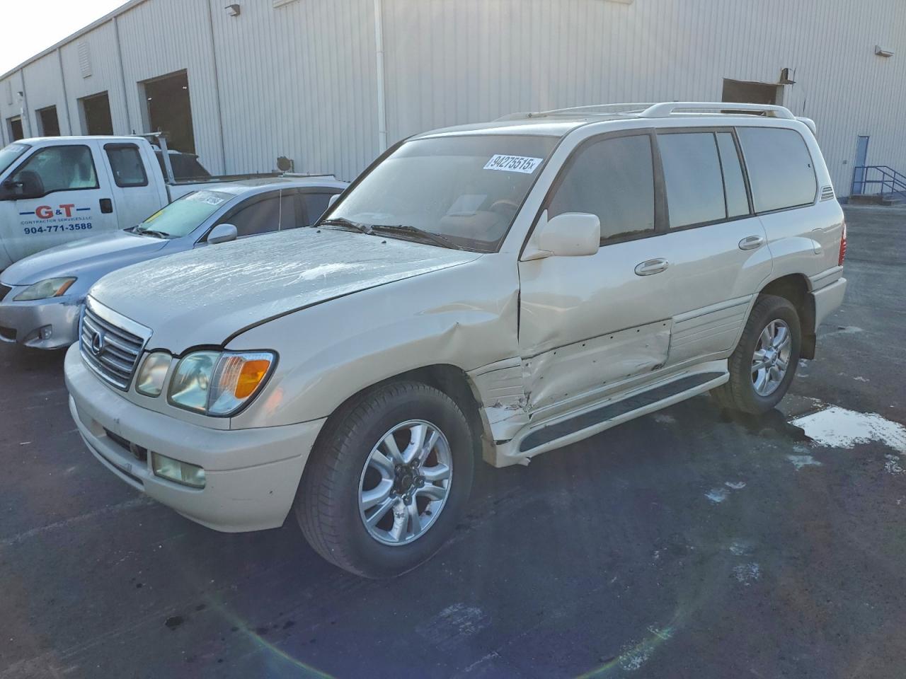 2003 Lexus LX 470, VIN JTJHT00W033528099 — Side