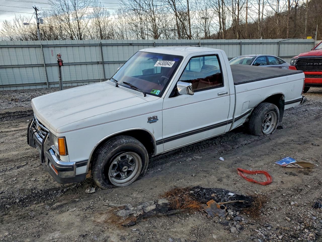 1984 Chevrolet S-10, VIN 1GCCS14B0E2133524 — Side