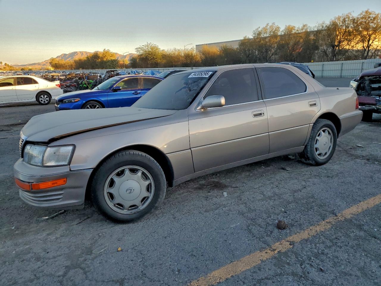 1994 Lexus LS 400, VIN JT8UF11E1R0197904 — Front end