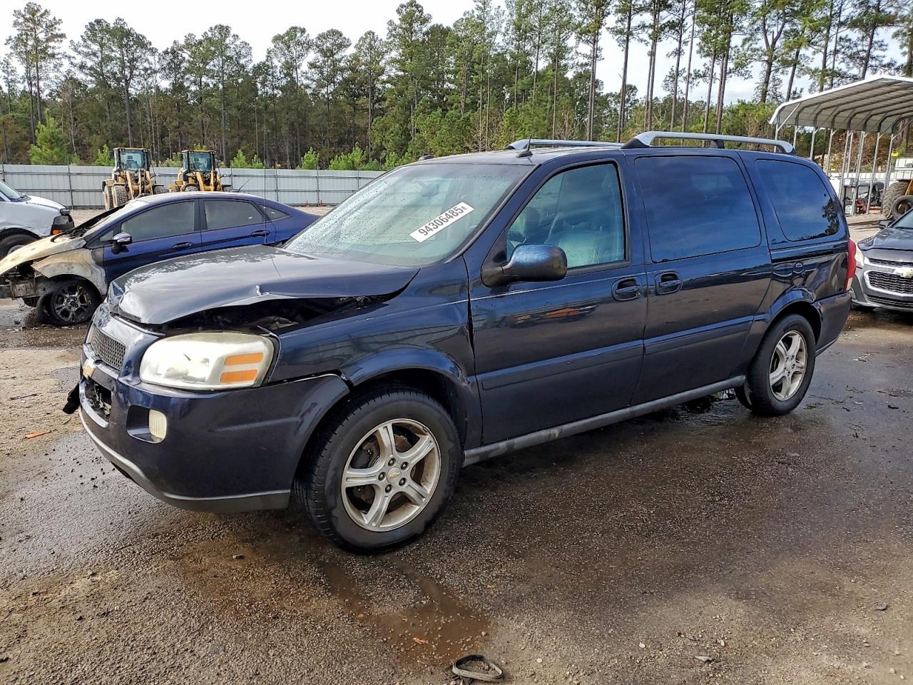 2005 Chevrolet Uplander LT, VIN 1GNDV33L65D235780 — Front end