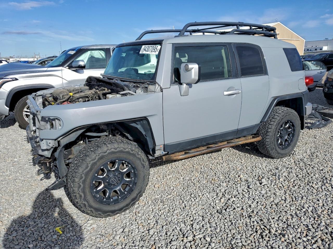 2014 Toyota FJ Cruiser, VIN JTEBU4BF5EK207089 — Front end