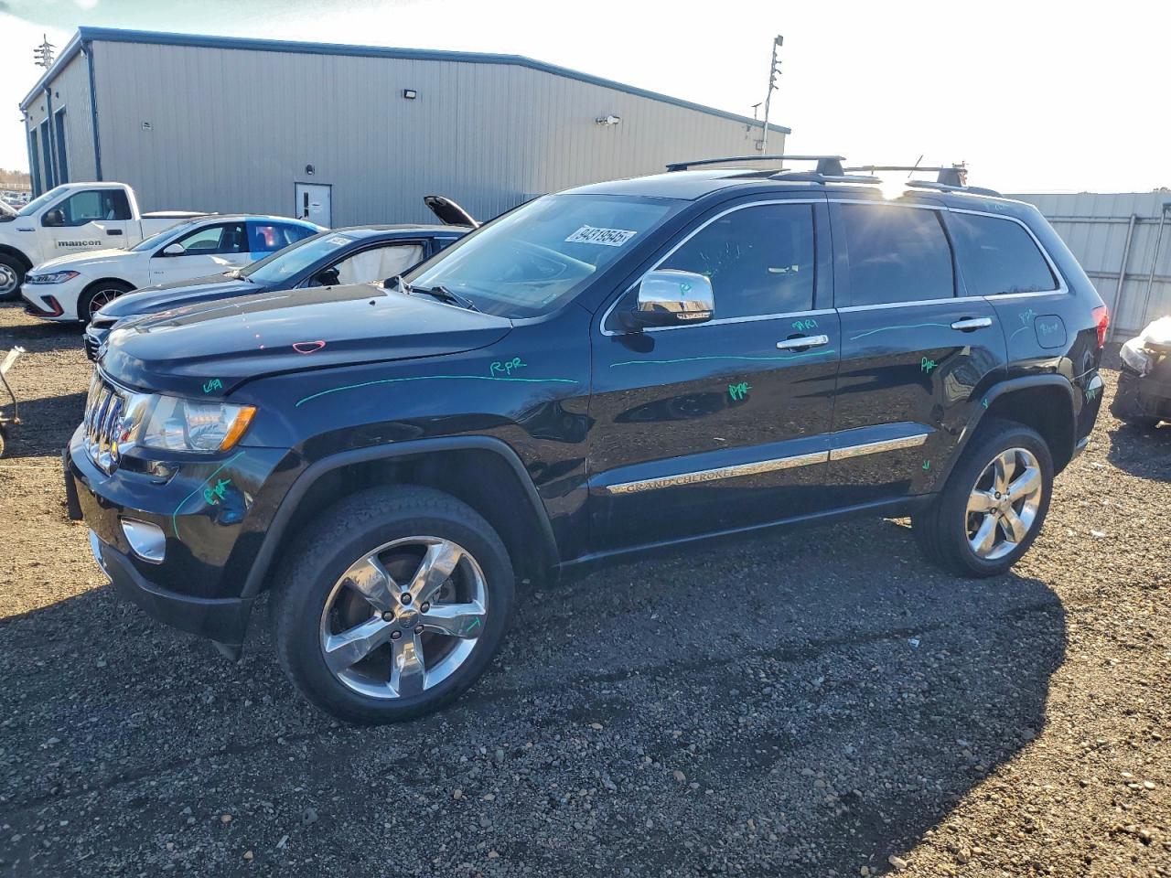 2013 Jeep Grand Cherokee Overland Summit, VIN 1C4RJFCGXDC606281 — Side