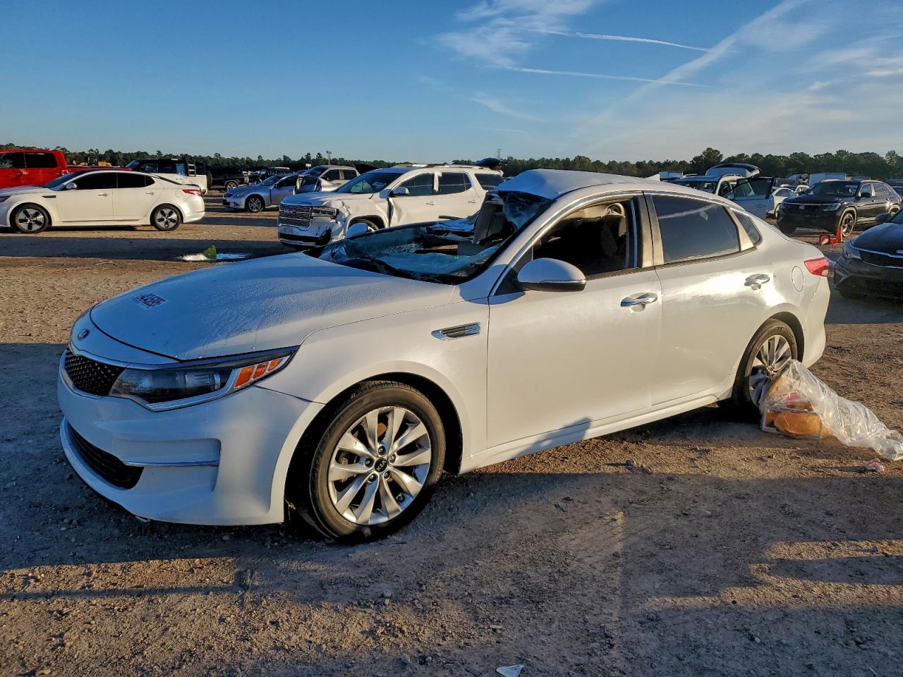 2018 Kia Optima LX, VIN 5XXGT4L34JG268861 — Roof