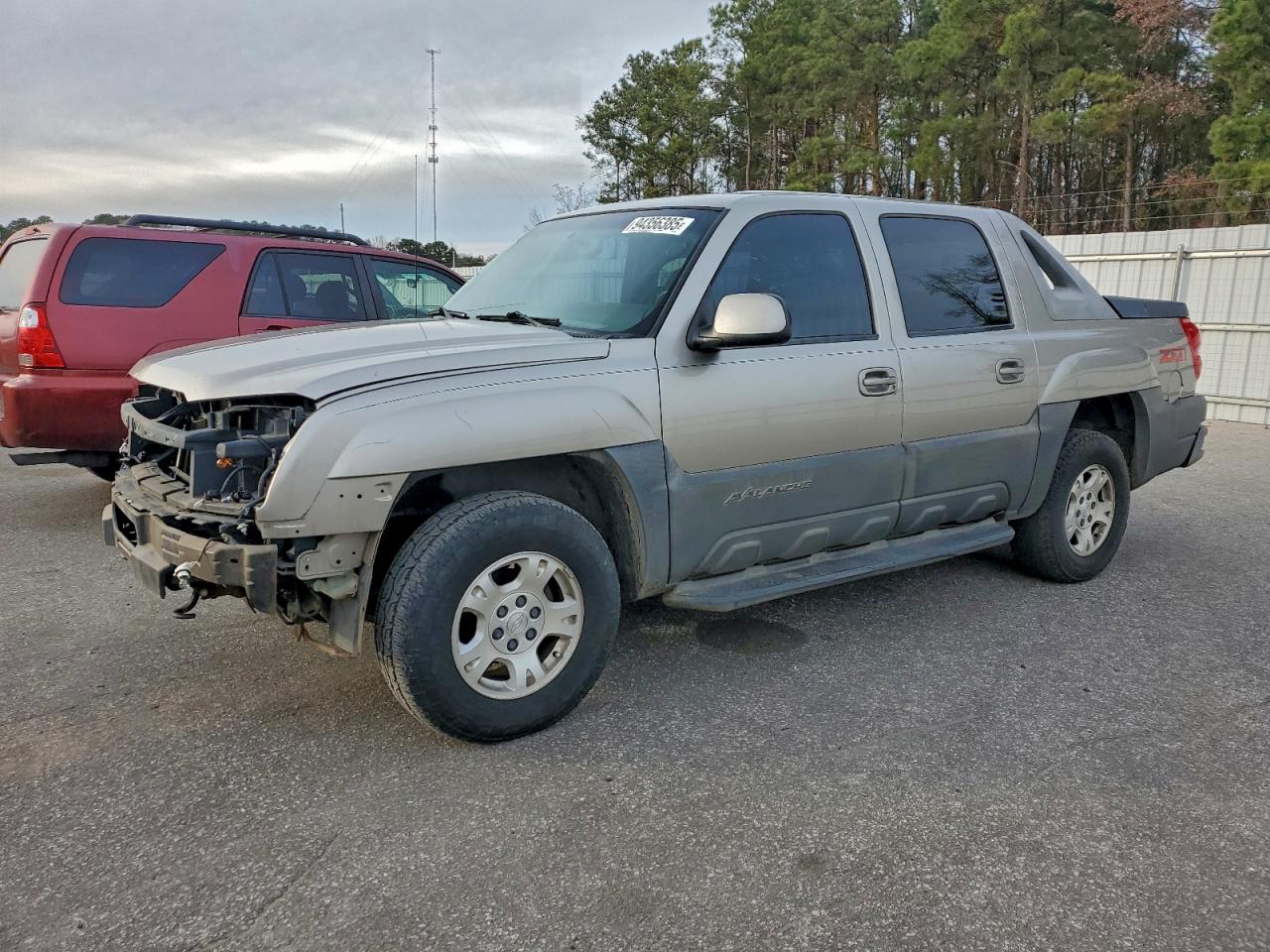 2003 Chevrolet Avalanche, VIN 3GNEK13T03G120383 — Front end