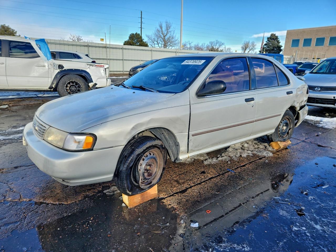 1997 Nissan Sentra XE, VIN 3N1AB41D5VL032057 — Перед