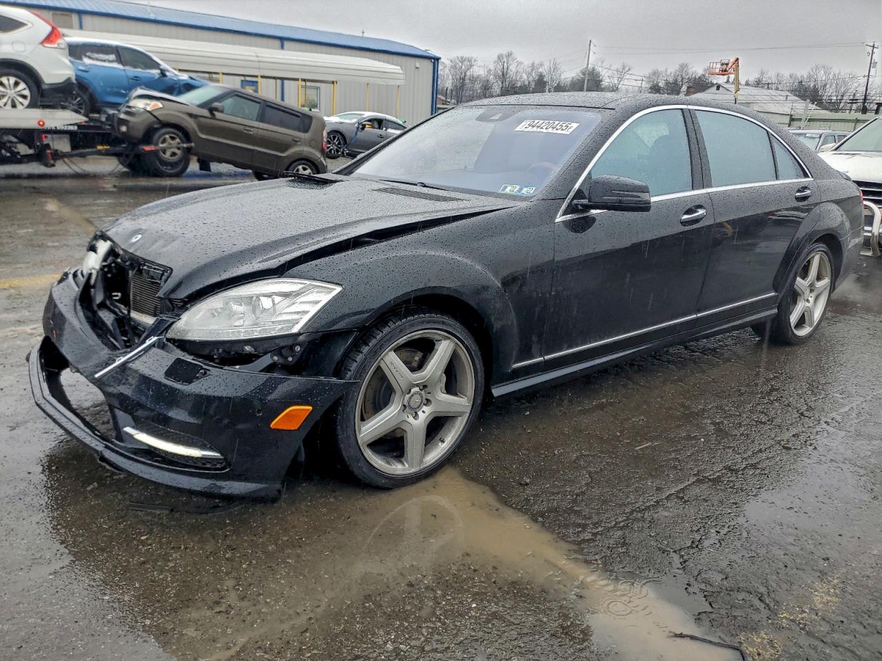 2010 Mercedes-Benz S 550, VIN WDDNG8GB3AA326500 — Front end