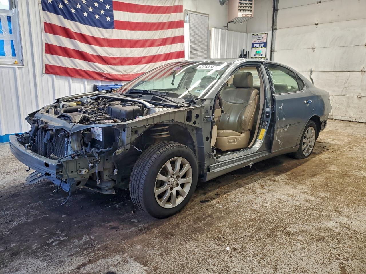 2004 Lexus ES 350, VIN JTHBA30G645001472 — Stripped
