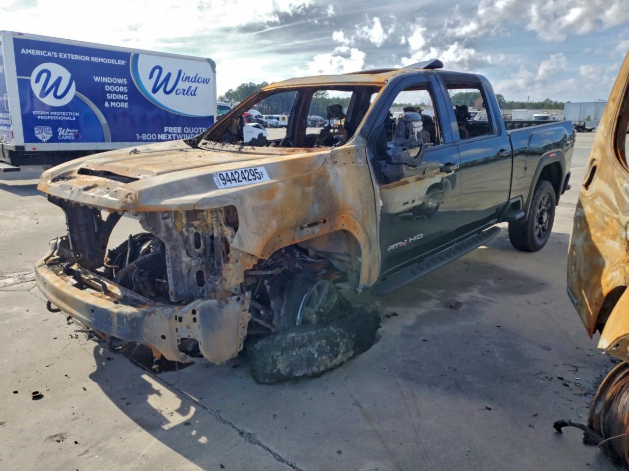 2025 GMC Sierra 2500HD AT4, VIN 1GT4UPE73SF105653 — Engine fire