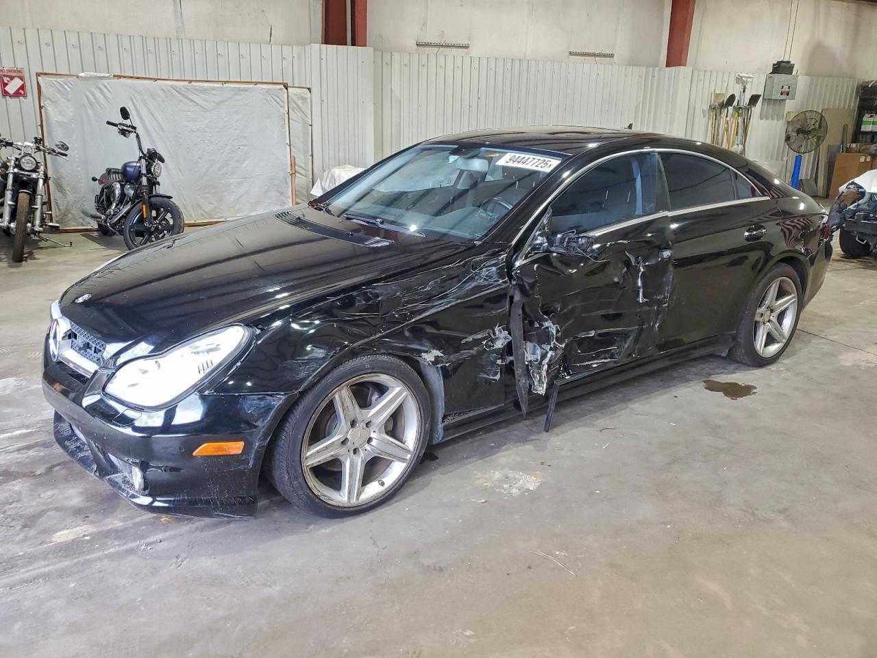 2011 Mercedes-Benz CLS 550, VIN WDDDJ7CB2BA171324 — Side