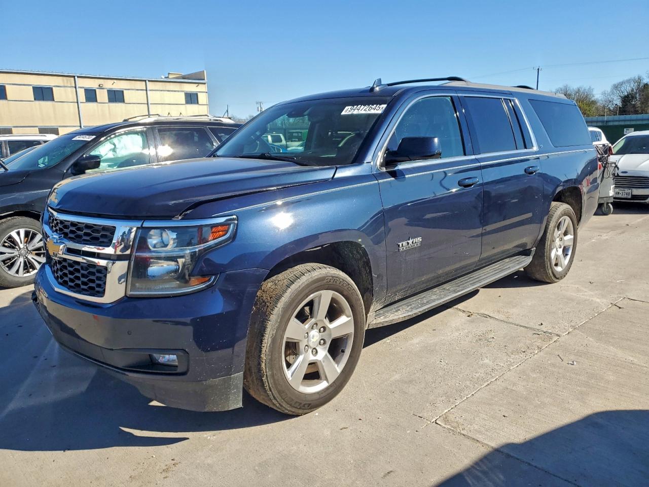 2018 Chevrolet Suburban LT, VIN 1GNSCHKC3JR223353 — Front end