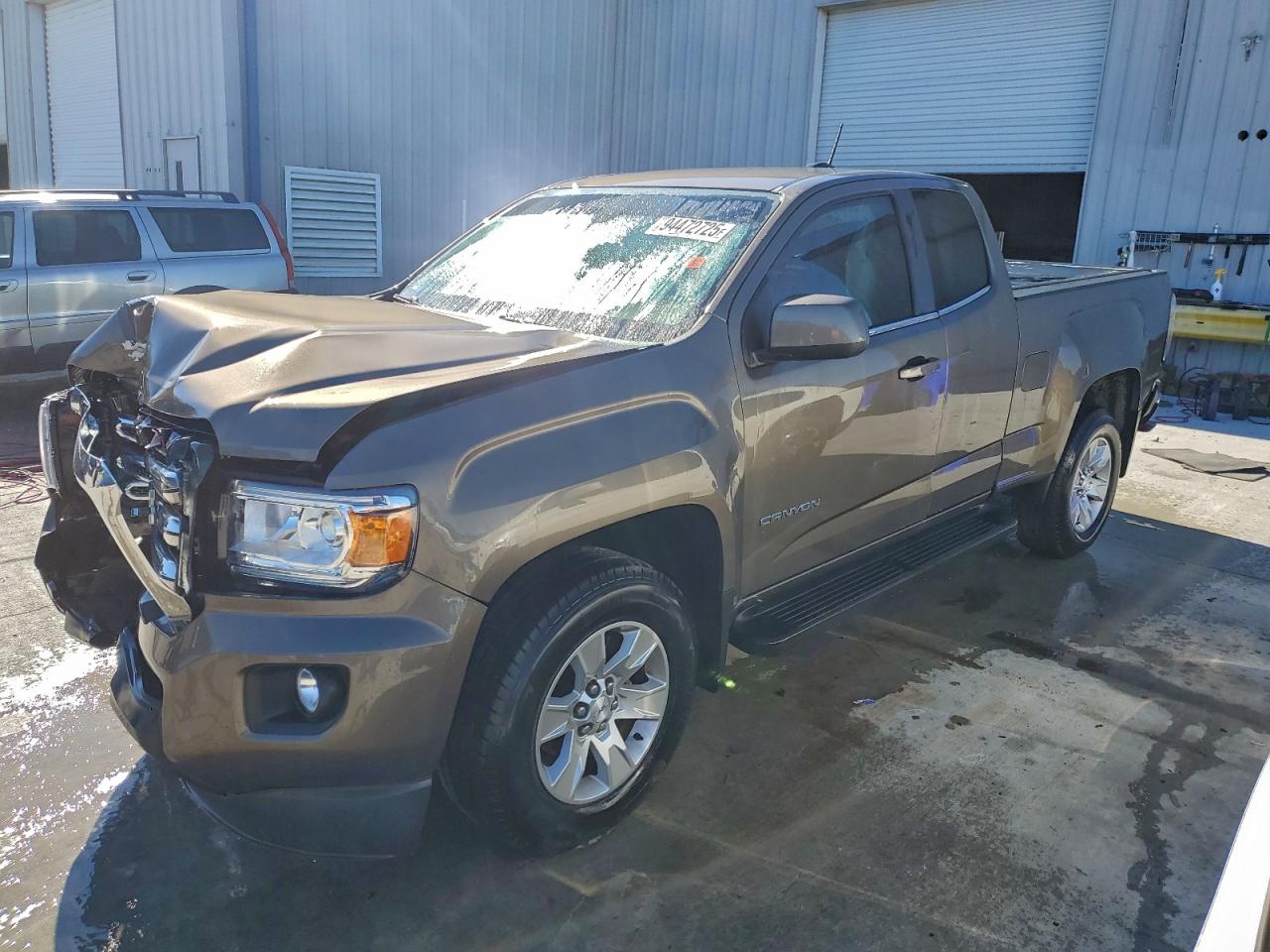 2015 GMC Canyon 2WD SLE, VIN 1GTH5BE32F1222187 — Front end