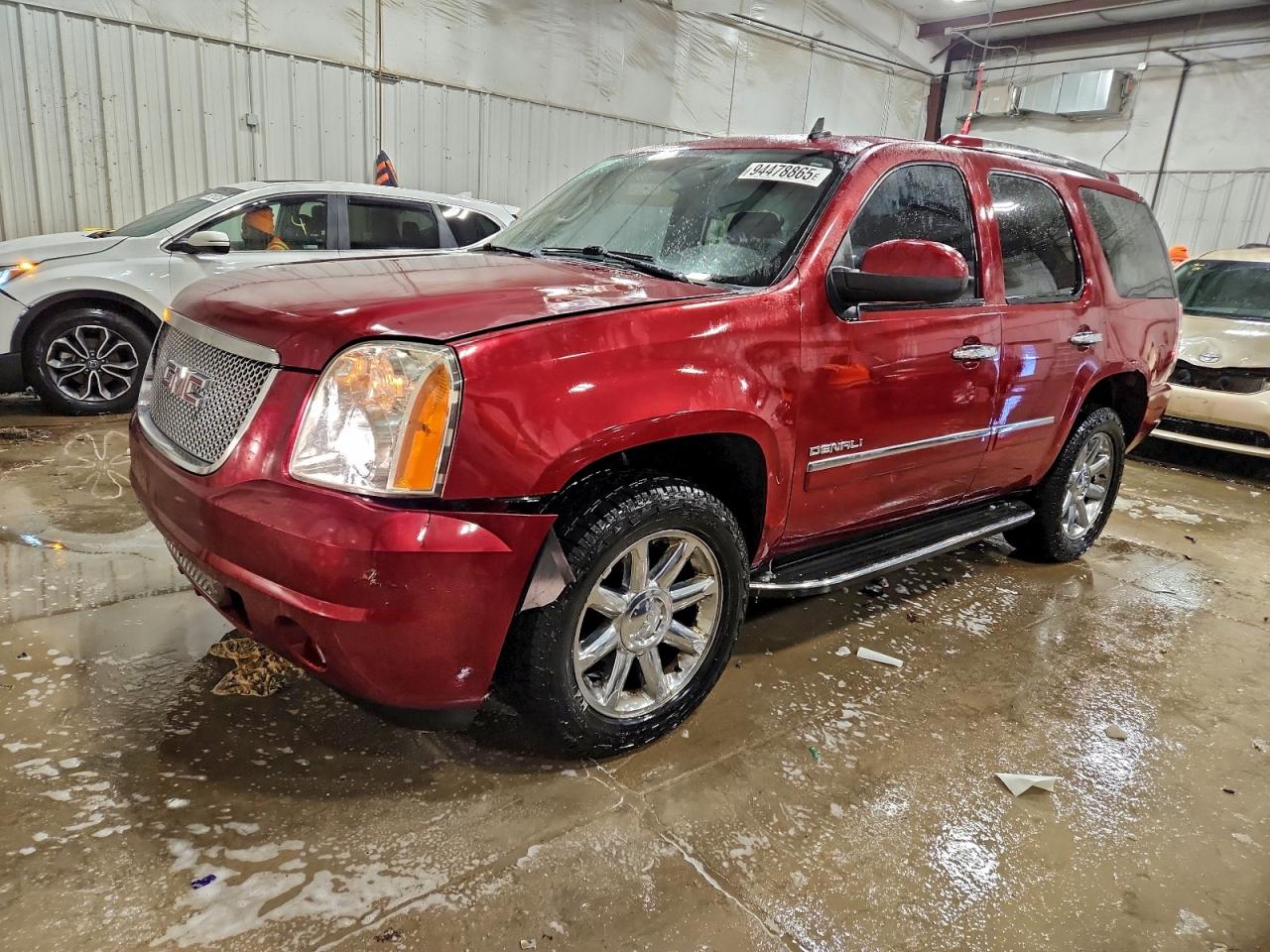 2011 GMC Yukon Denali, VIN 1GKS2EEFXBR208225 — Front end