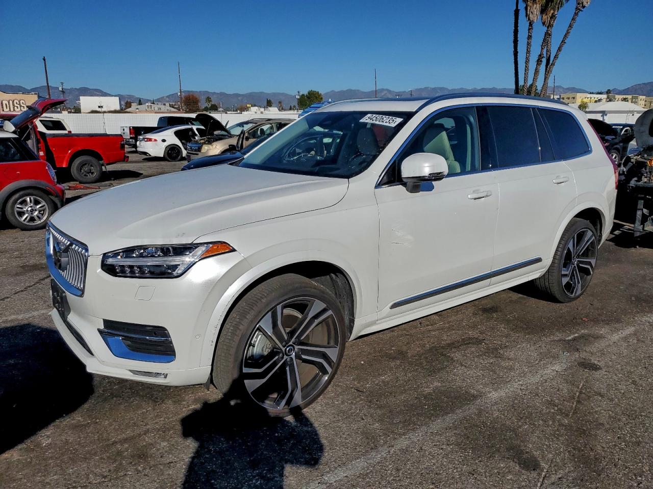 2025 Volvo XC90 Ultra, VIN YV4062JF0S1319602 — Мелкие вмятины и царапины