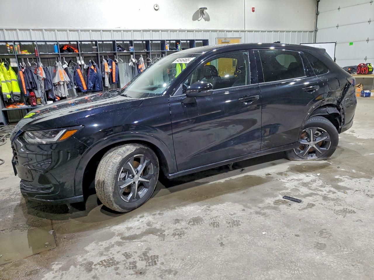 2025 Honda HR-V EX-L, VIN 3CZRZ2H70SM772485 — Зад