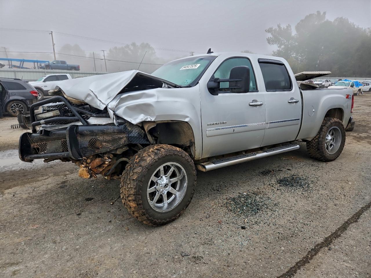 2012 GMC Sierra 2500HD SLE, VIN 1GT120CG8CF206000 — Side