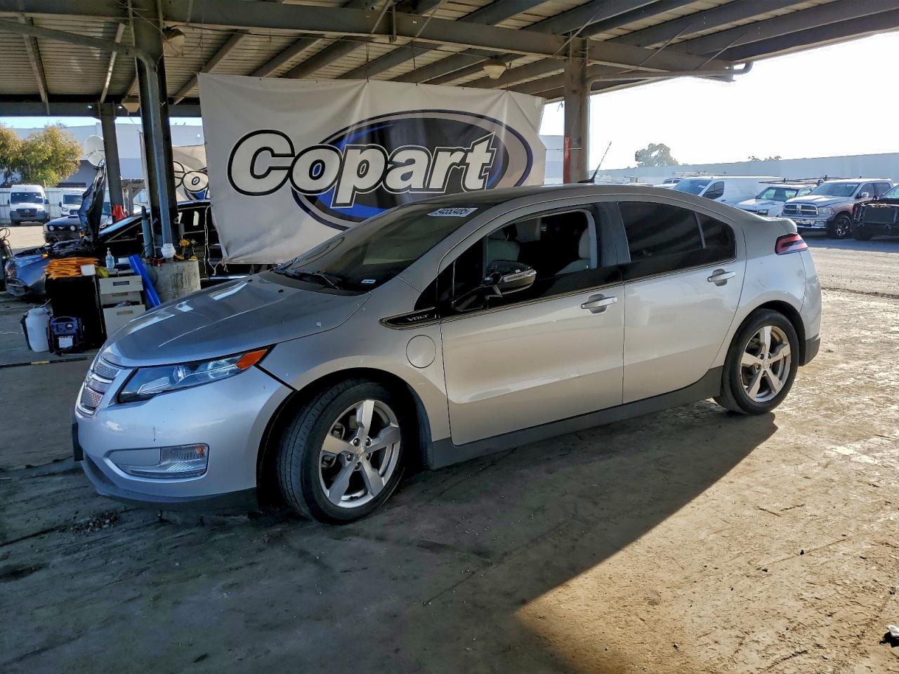2011 Chevrolet Volt, VIN 1G1RD6E45BU103218 — Front end