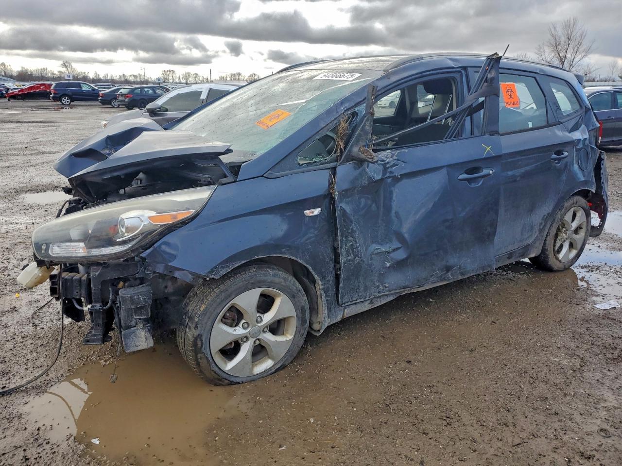 2014 Kia Rondo LX, VIN KNAHT8A36E7058367 — Front end