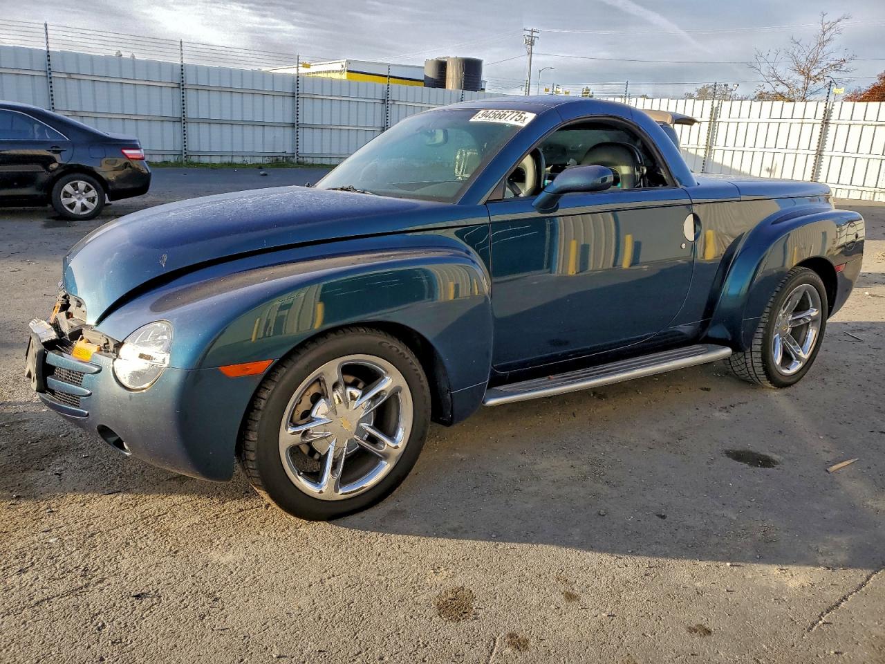2005 Chevrolet SSR LS, VIN 1GCES14H35B115113 — Front end
