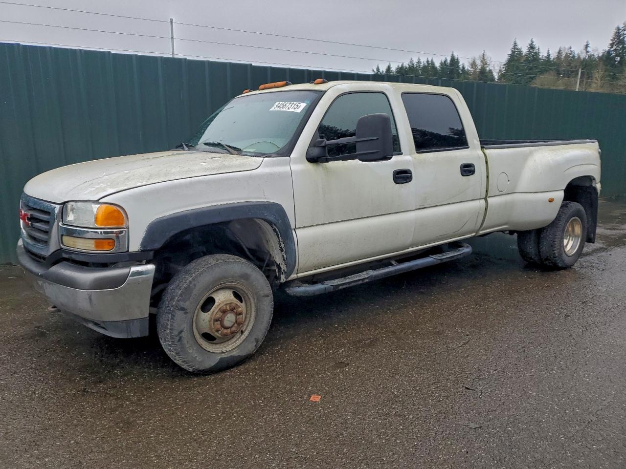 2001 GMC Sierra 3500, VIN 1GTJK33161F109775 — Rear end