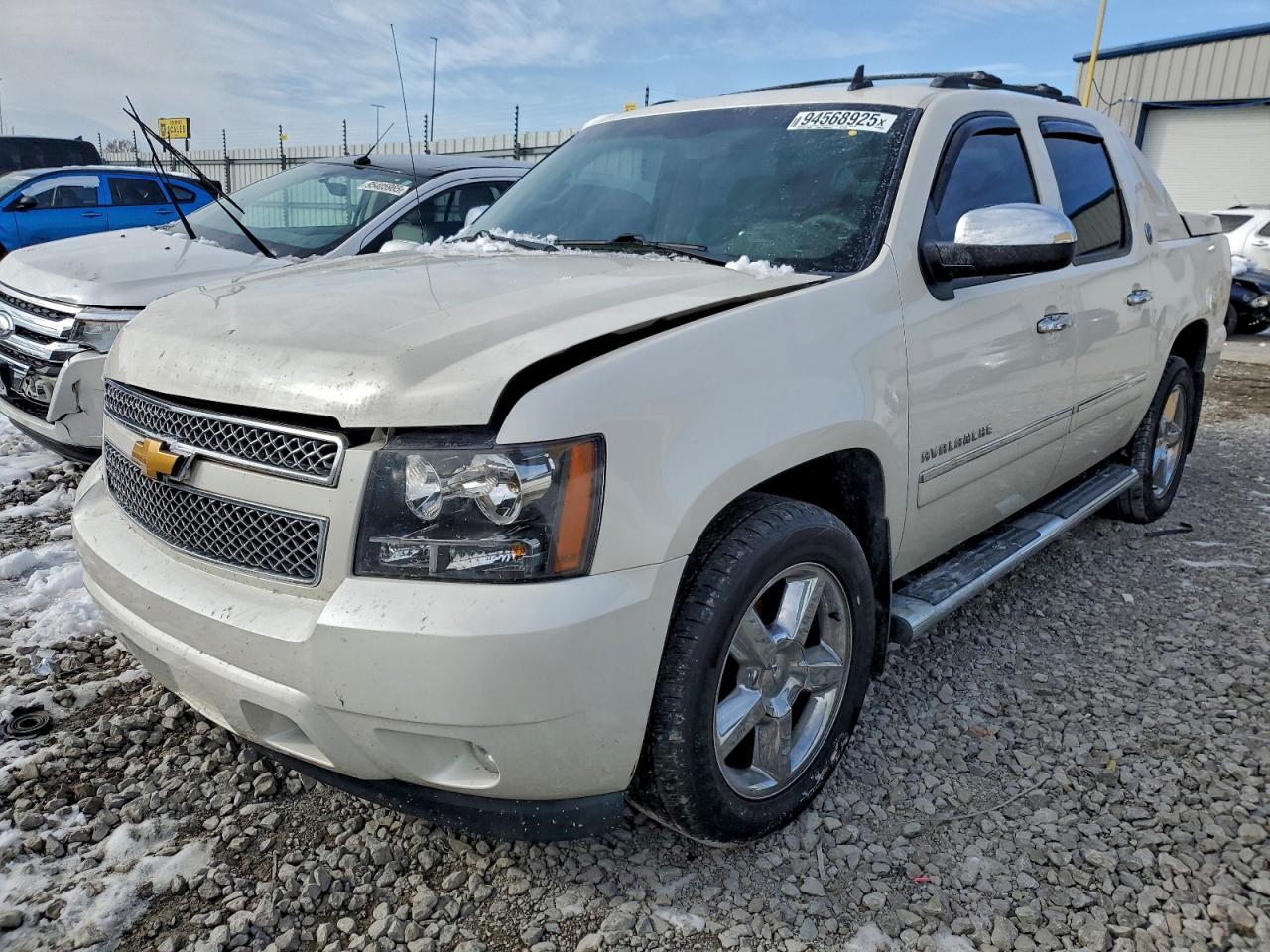 2013 Chevrolet Avalanche LTZ, VIN 3GNTKGE79DG334848 — Front end