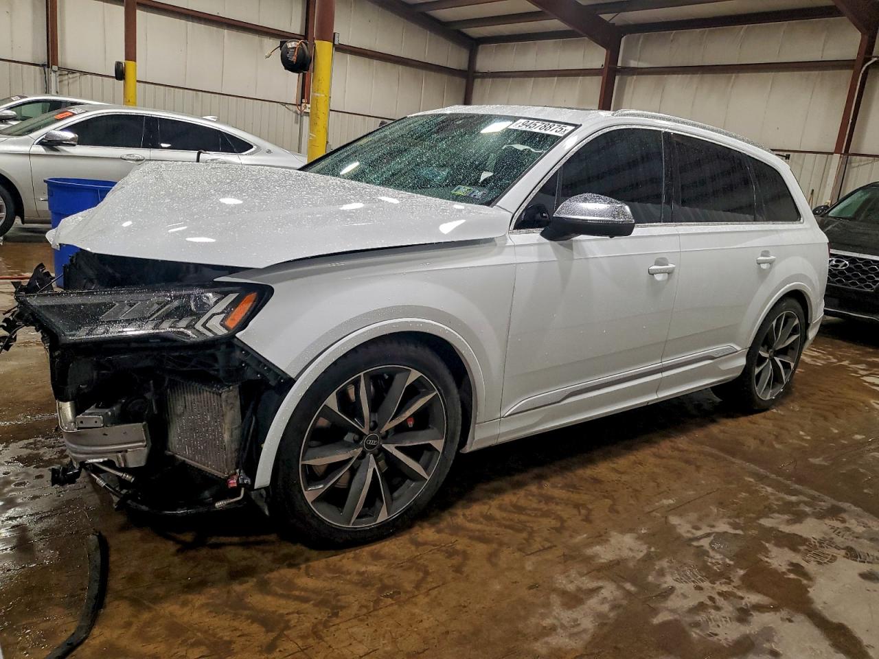 2021 Audi SQ7 Premium Plus, VIN WA1AWBF75MD037881 — Перед