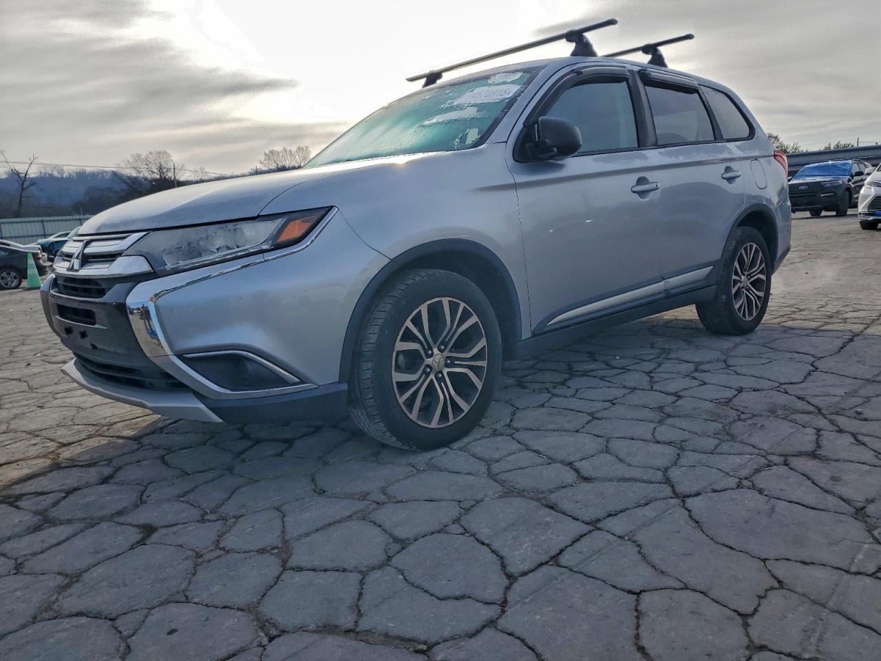 2016 Mitsubishi Outlander SE, VIN JA4AZ3A30GZ032015 — Minor dents and scratches