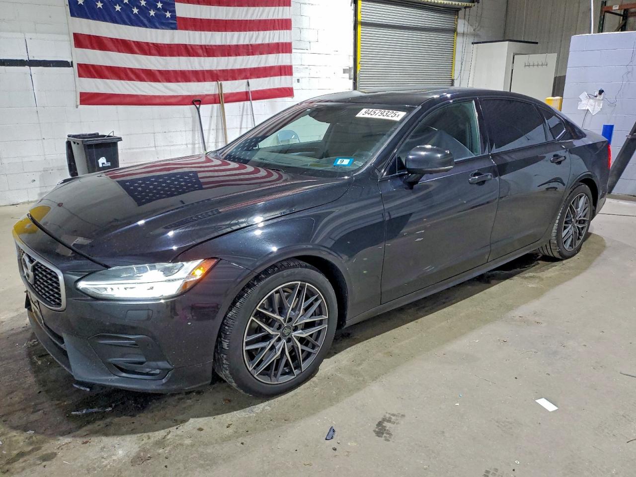 2020 Volvo S90 R-Design, VIN LVYA22MT6LP169894 — Front end