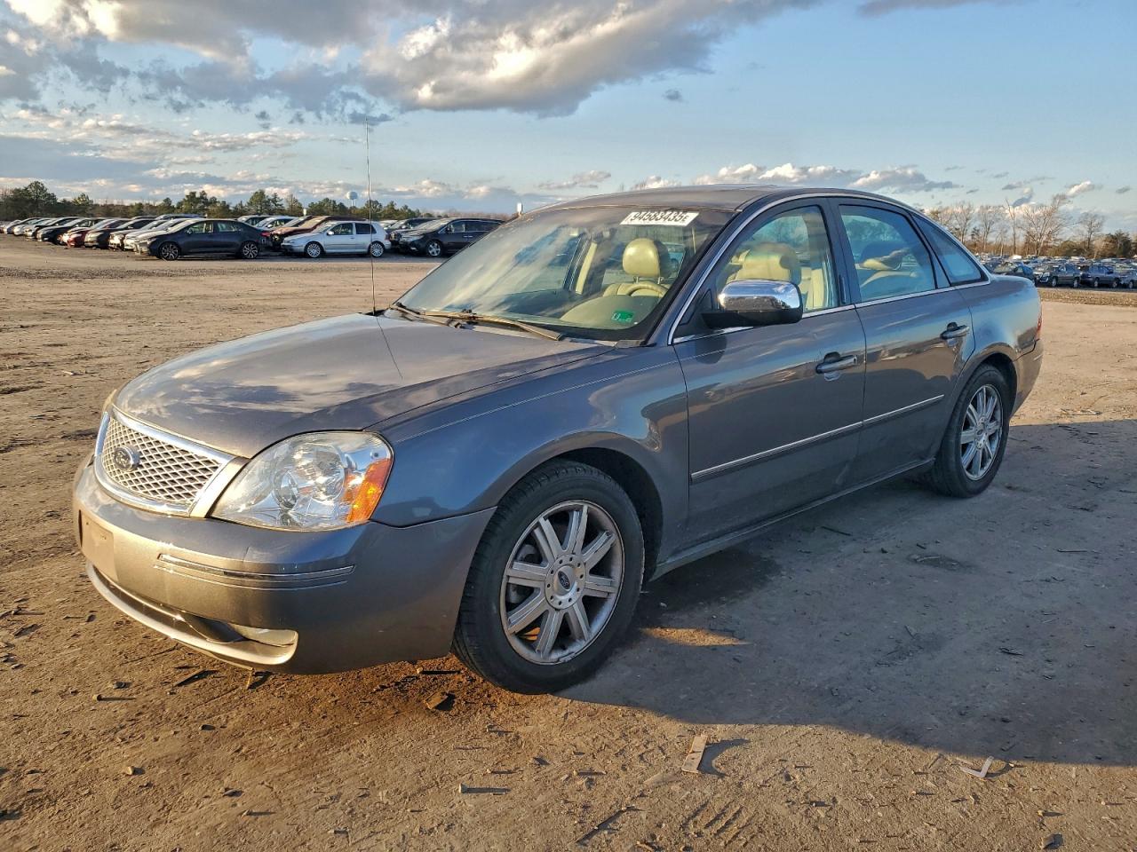 2005 Ford Five Hundred Limited, VIN 1FAHP28115G171237 — Front end