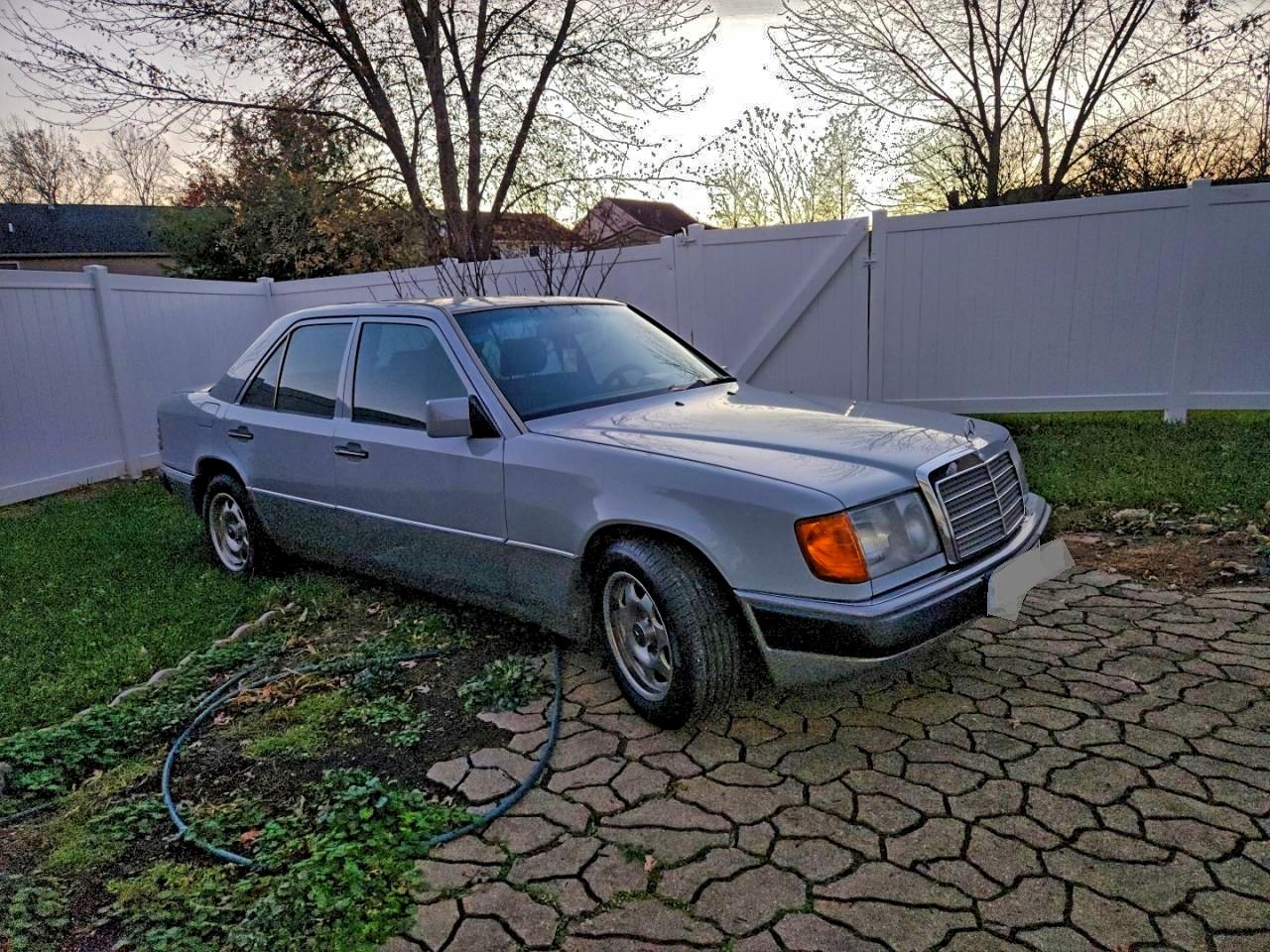1991 Mercedes-Benz 250, VIN WDB1241251B507244 — Minor dents and scratches