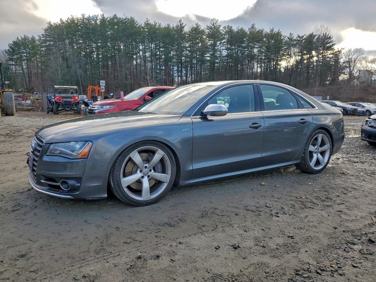 2013 Audi S8, VIN WAUD2AFD9DN009054 — Front end