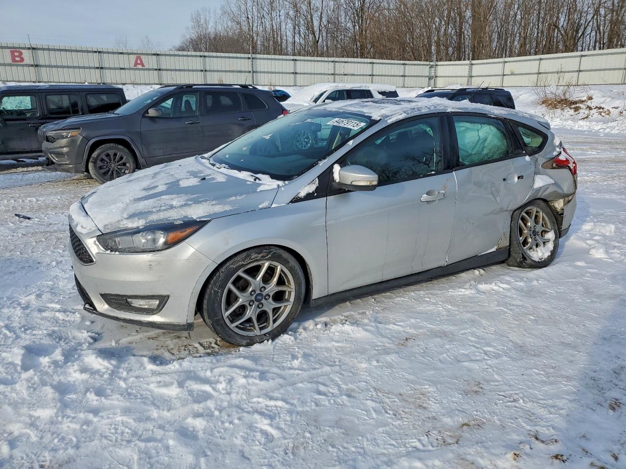 2015 Ford Focus SE, VIN 1FADP3K27FL319793 — Side