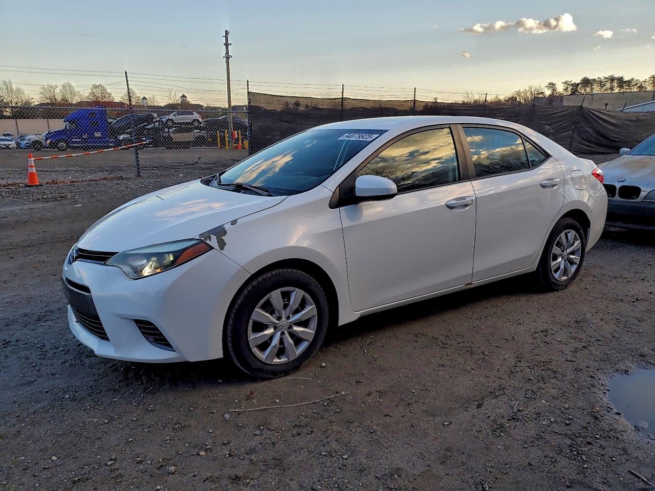 2015 Toyota Corolla S Plus, VIN 5YFBURHE3FP210916 — Side
