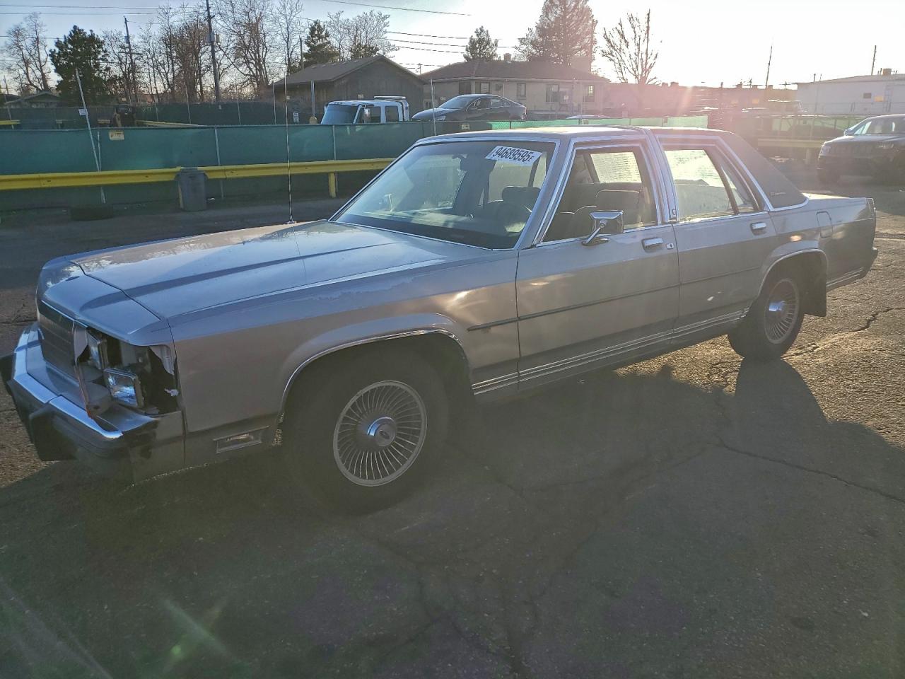 1990 Ford Crown Victoria, VIN 2FACP74F4LX113719 — Front end